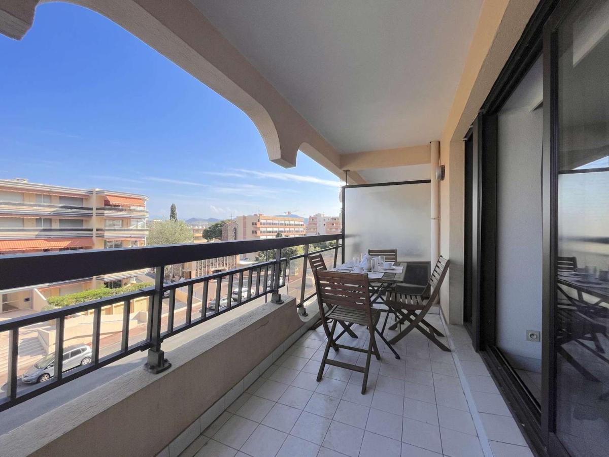 Studio Cabine A 200M De Port Frejus, Plage, Commerces, Terrasse, 4 Couchages, Menage Inclus - Fr-1-226A-31 Exteriör bild