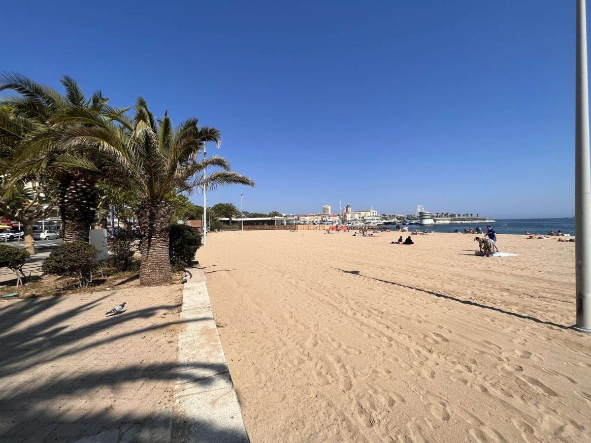 Studio Cabine A 200M De Port Frejus, Plage, Commerces, Terrasse, 4 Couchages, Menage Inclus - Fr-1-226A-31 Exteriör bild