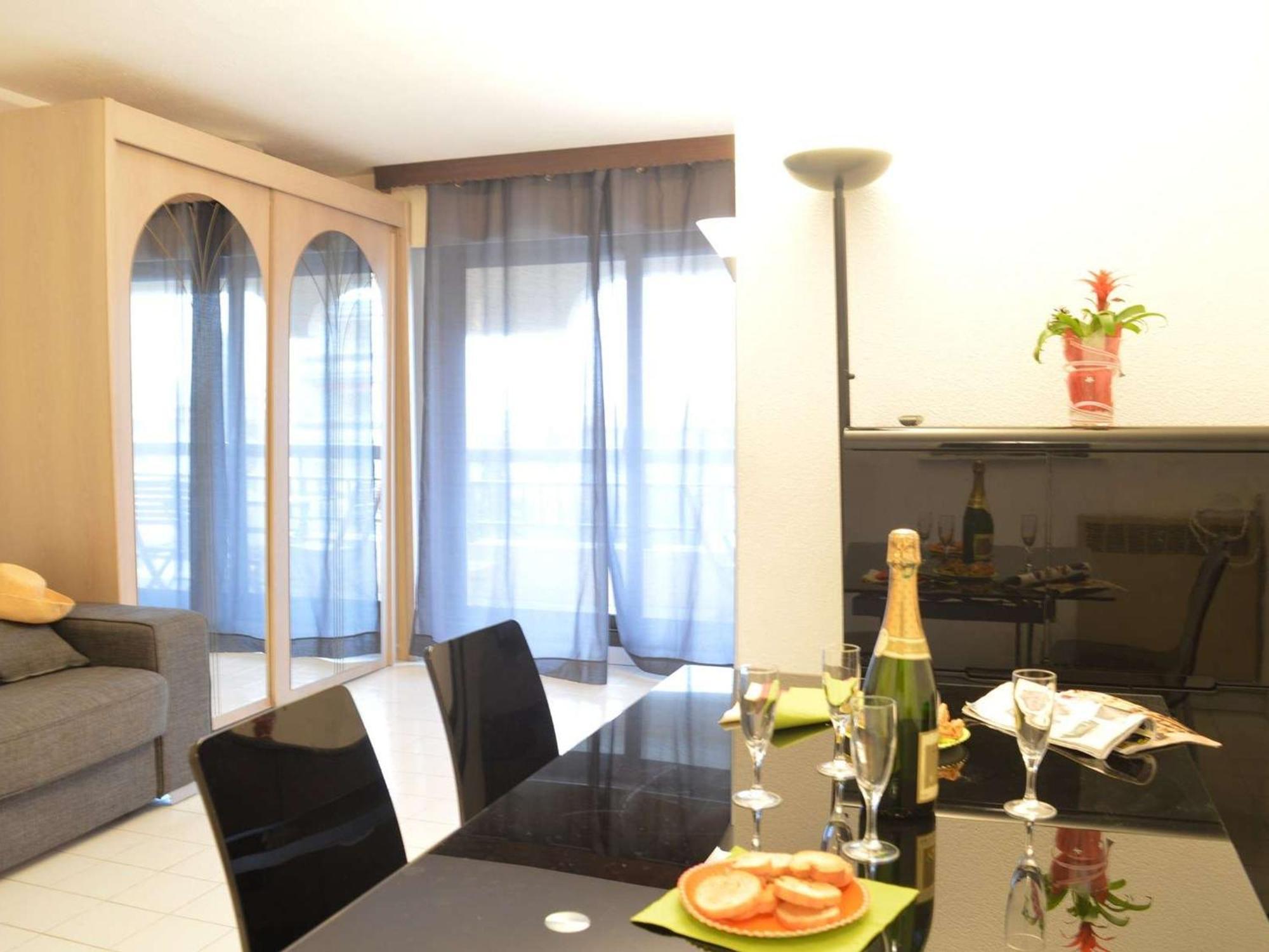 Studio Cabine A 200M De Port Frejus, Plage, Commerces, Terrasse, 4 Couchages, Menage Inclus - Fr-1-226A-31 Exteriör bild