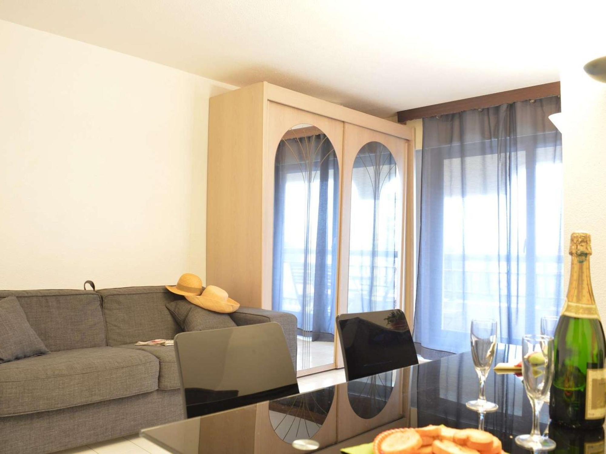 Studio Cabine A 200M De Port Frejus, Plage, Commerces, Terrasse, 4 Couchages, Menage Inclus - Fr-1-226A-31 Exteriör bild