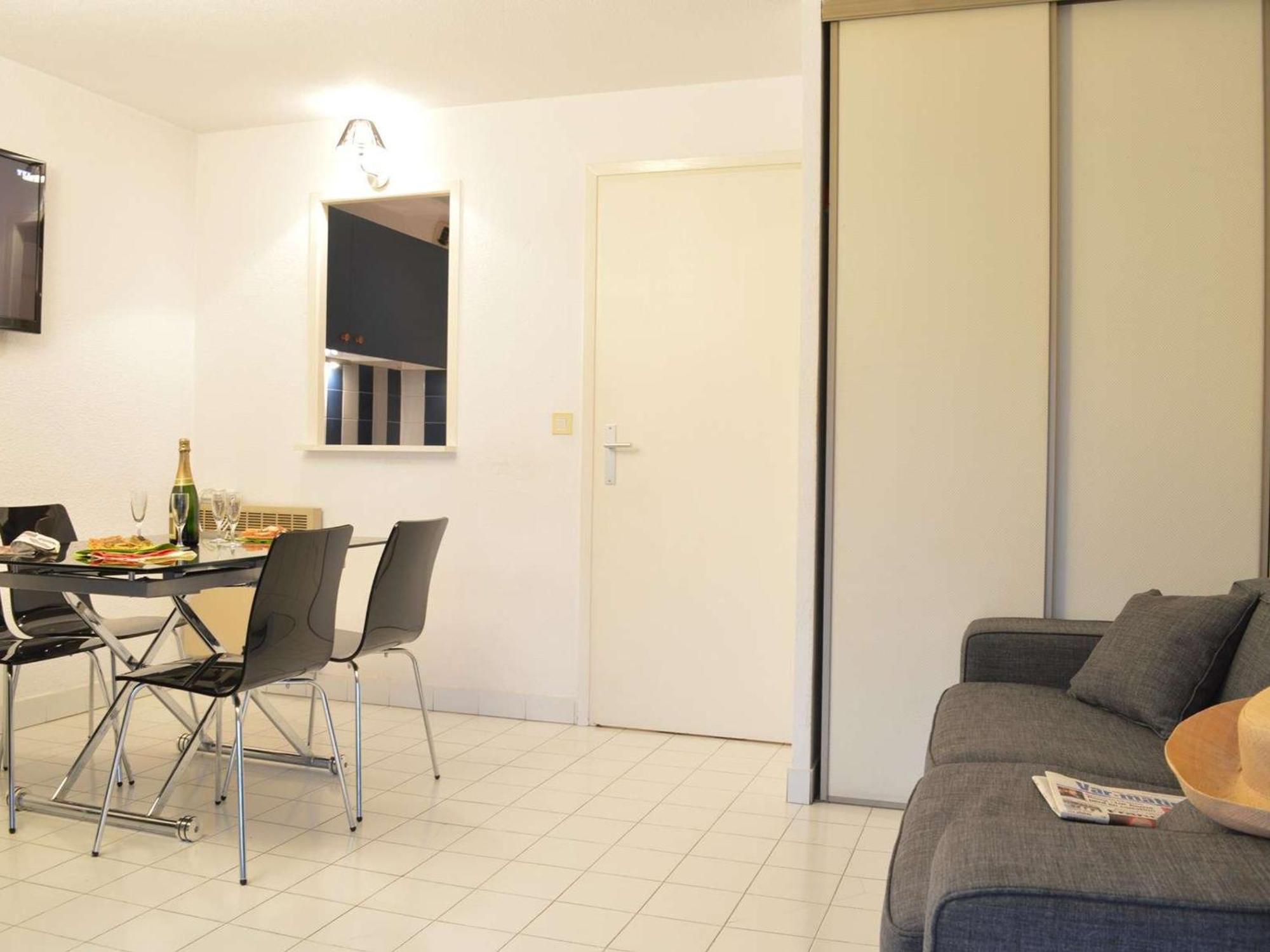 Studio Cabine A 200M De Port Frejus, Plage, Commerces, Terrasse, 4 Couchages, Menage Inclus - Fr-1-226A-31 Exteriör bild
